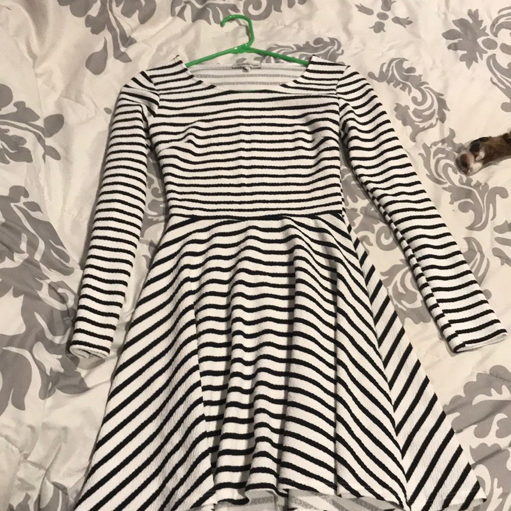 Dress - Picture 1 of 3